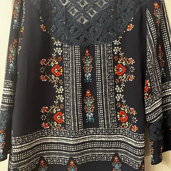 Valerie Stevens blouse with lace detail - Picture 2 of 2